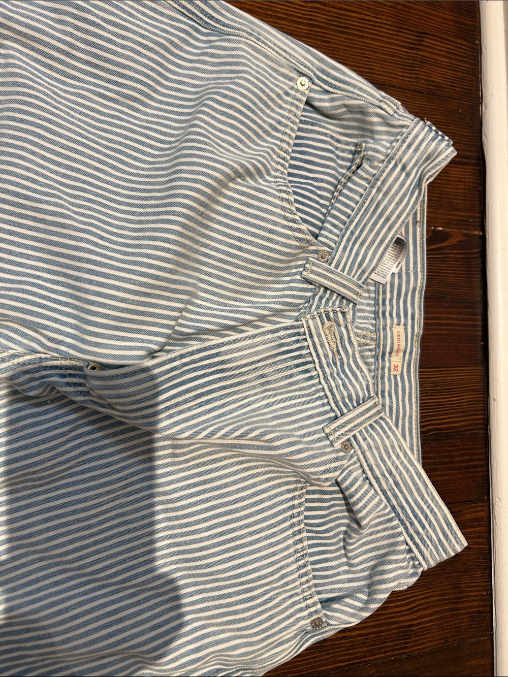 Levi's Blue and White Striped Denim cinch baggy - Picture 2 of 7